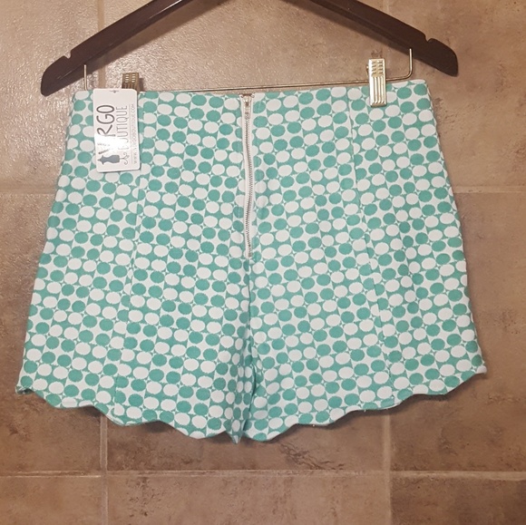 Hot and Delicious Shorts Size Large - Picture 4 of 5